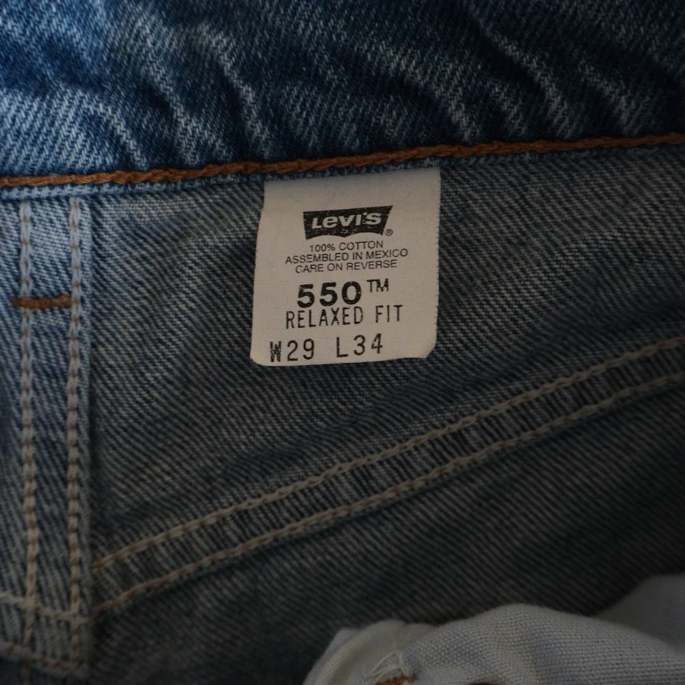 Vintage 90s Levis 550 Relaxed Fit Tapered Leg Blue Jeans 29x34 (Fits 26x33.5)
